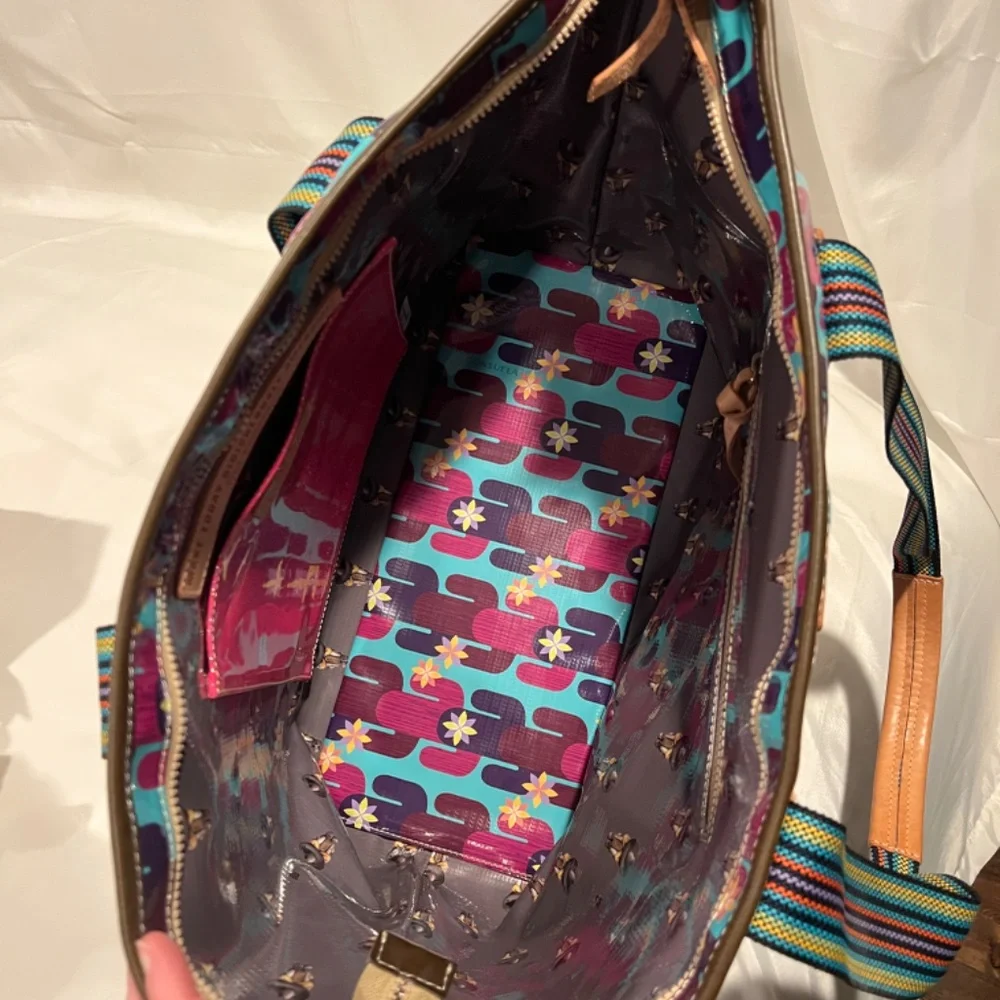 Consuela Large Zippered Tote - Twyla Legacy Cactus *RETIRED* - Picture 4 of 14